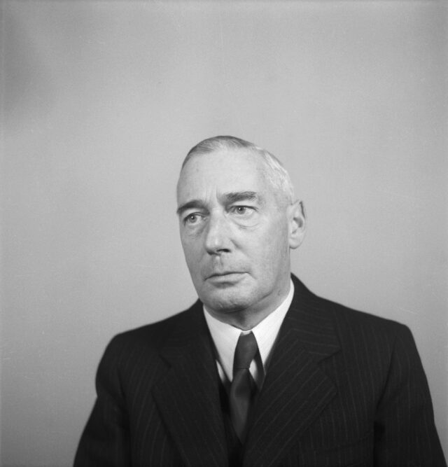 Eduard Korrodi, Schriftsteller und Leiter der Feuilleton Abteilung der Neuen Zürcher Zeitung (1885-1955)
