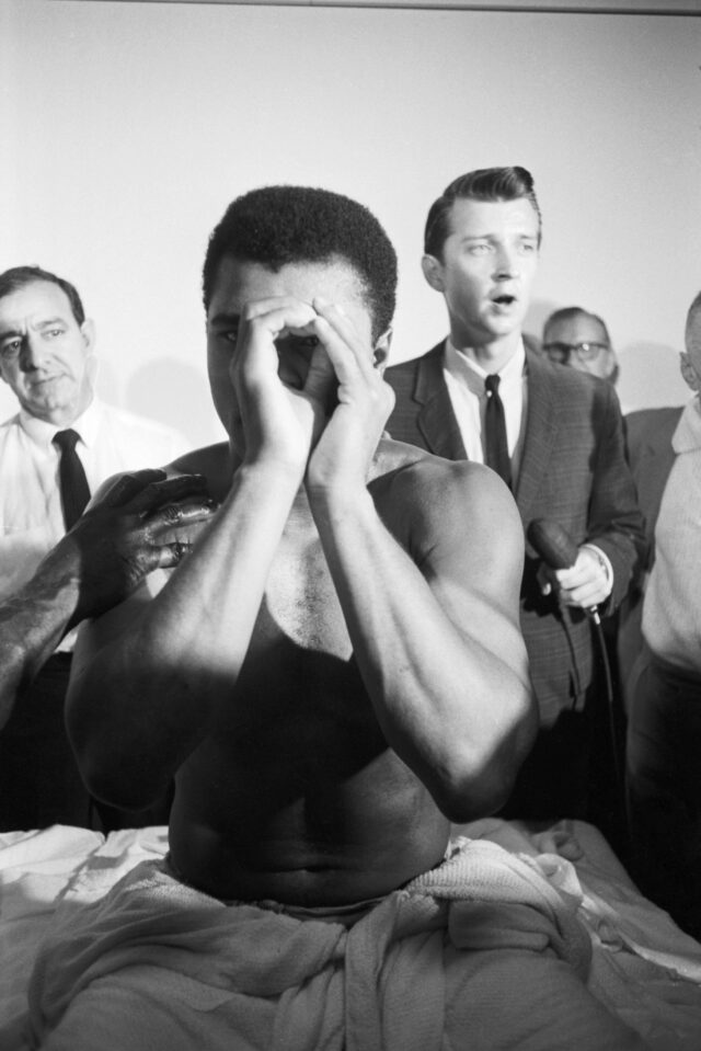 Muhammad Ali posiert für die Kamera