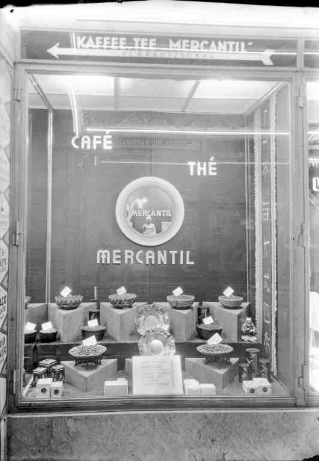 Schaufenster Café Mercantil AG, Spitalgasse 4, Karl-Schenk-Haus