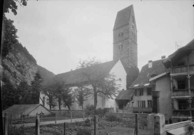 Städtchen Unterseen mit Kirchturm