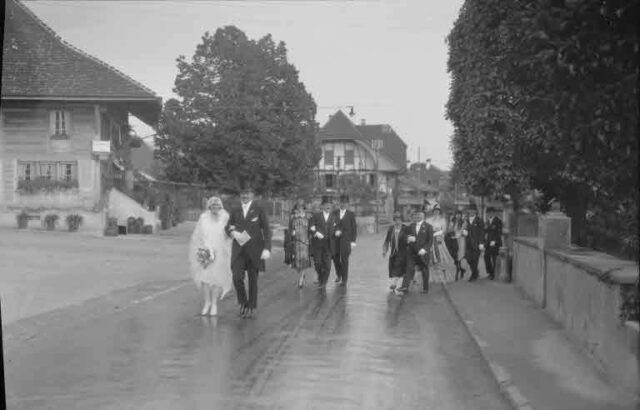 Hochzeit Gautschi: Spaziergang durchs Dorf