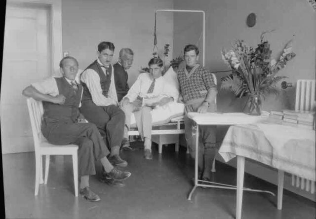 Radfahrer-Gruppe in Spitalzimmer