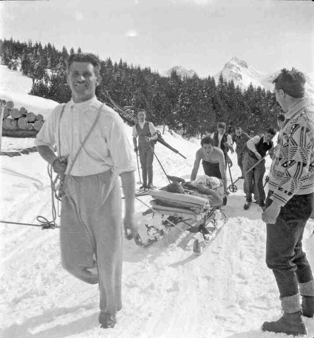 Ski-Stafettenlauf, Gantrisch: Verletztentransport mit Schlitten