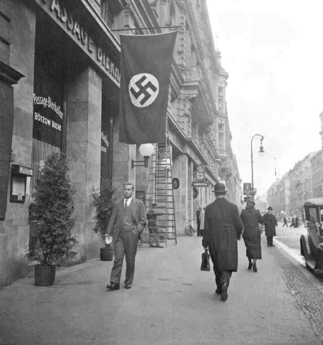 Berlin: Passage Bierhallen, nationalsozialistische Fahne