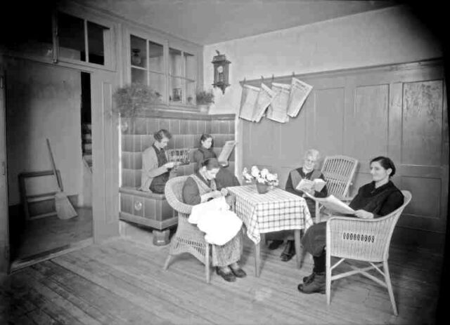 Armenanstalt Utzigen (Altersheim): Frauengruppe im Wohnzimmer