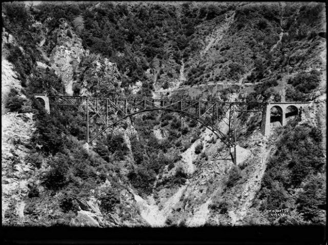 Ponte ferroviario in ferro a Camedo