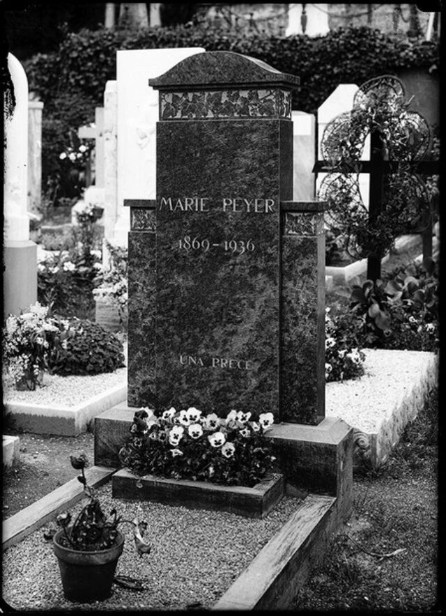 Monumento cimiteriale alla memoria di Marie Peyer
