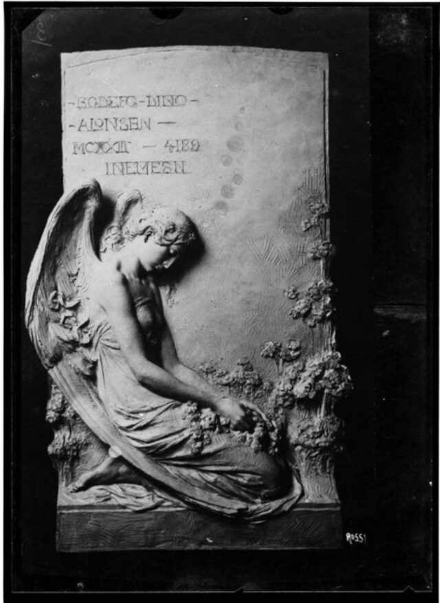 Monumento cimiteriale ("angelo")