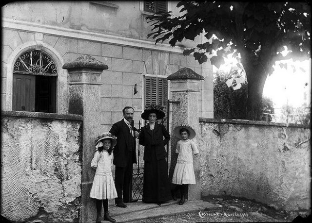 Valentino Monotti con la moglie Gioconda e le figlie Seconda e Valentina