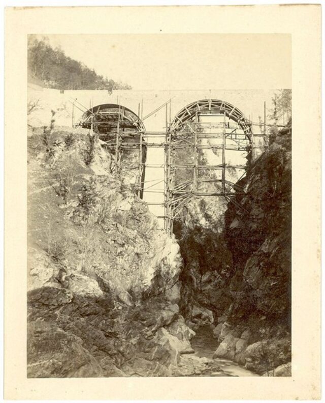 Ponte di Palagnedra in costruzione