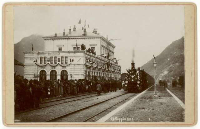 Ingresso del primo treno della linea del Gottardo alla stazione di Bellinzona