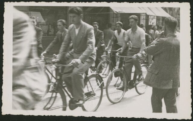 Sciopero spedizionieri di Chiasso, uomini in bicicletta