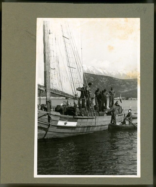 Imbarcazione a vela