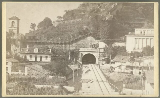 Costruzione del tunnel ferroviario sotto il Castello di Montebello