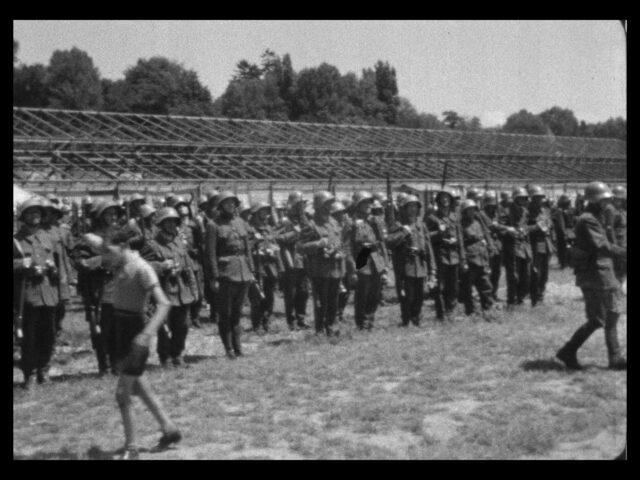 "Le bataillon 125 a défilé dans nos rues..." - Cinéac Lausanne - 1939