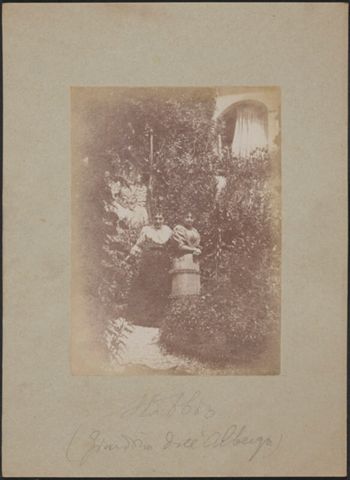 Donne in giardino
