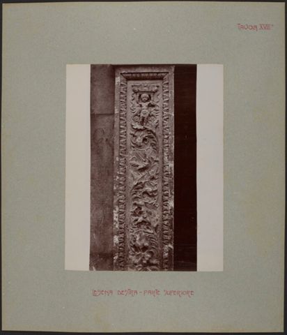 Dettaglio del portale destro della Cattedrale di San Lorenzo