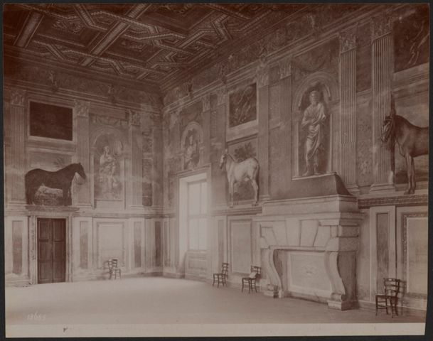 Veduta dell'interno della Sala dei Cavalli di Palazzo Te a Mantova