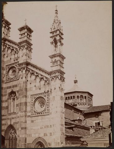 Particolare della facciata del Duomo di Monza