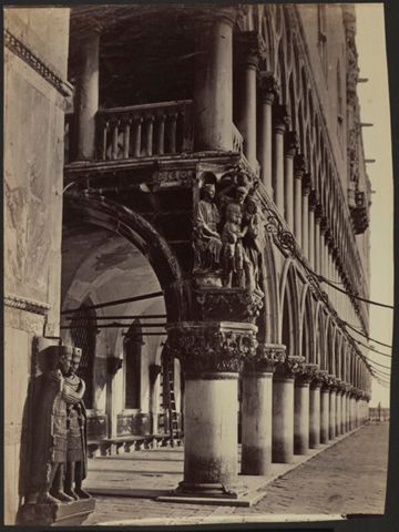 Veduta del loggiato di Palazzo Ducale con Il giudizio di Salomone