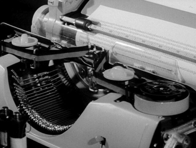 Tutto per una macchina per scrivere... (1015-3)