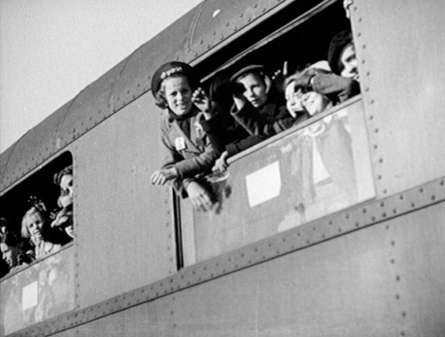 Arrivée de 400 enfants belges en gare de Bâle (0061-5)