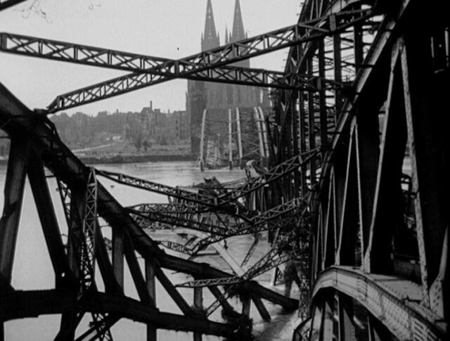 Dans une ville allemande (0283-3)