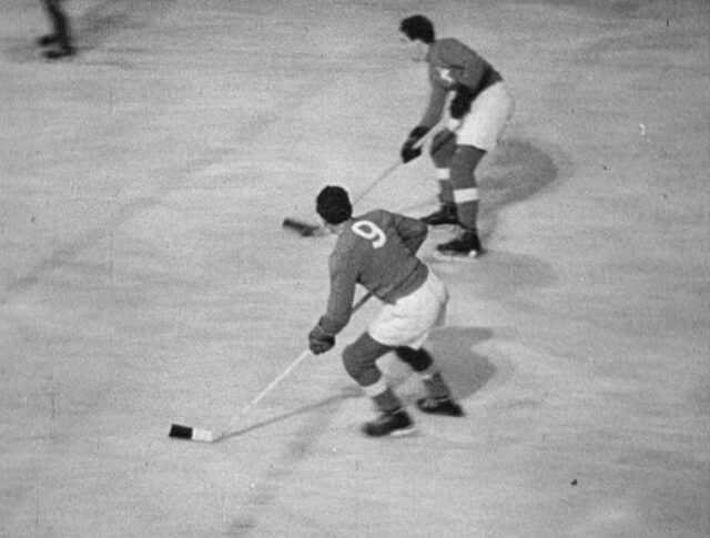 Sport - Hockey sur glace : Tchécoslovaquie-Suisse (0288-3)
