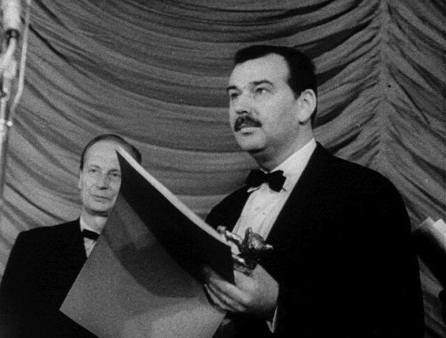 Un prix du cinéma à un metteur en scène suisse (0977-2)
