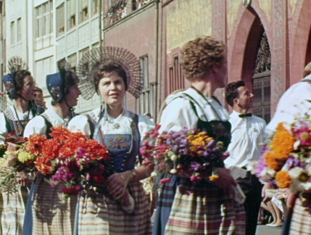 NUMERO SPECIAL EN COULEUR : La fête fédérale des costumes 1961 à Bâle (0987-1)