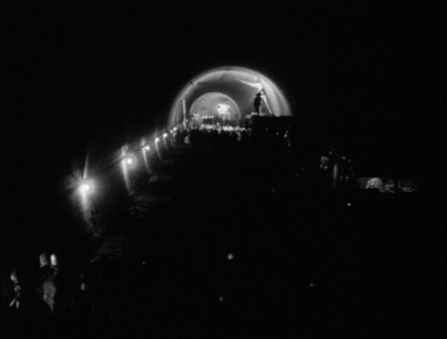 Le premier tunnel routier à travers les Alpes (1012-4)