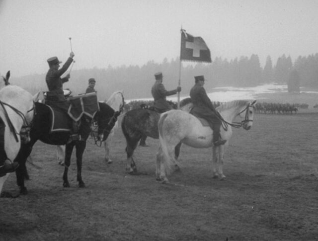 Kavallerie im Manöver (1252-6)