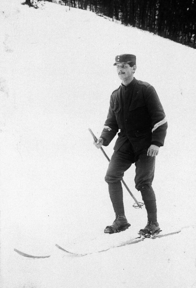 Soldat beim Skitraining