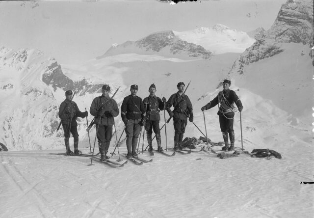 Patrouille auf Skiern