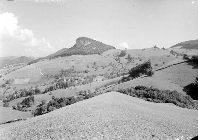 Gelände zwischen Fluhberg und Waldkuppe 932 Dottenberg - Unterfluhberg - Sennhof von Punkt 802 (Frohberg) aus