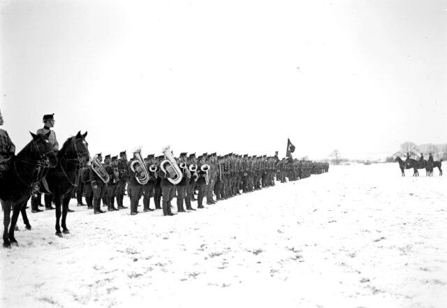 Infanterieeinheit in Formation bei einer Kommandoübergabe
