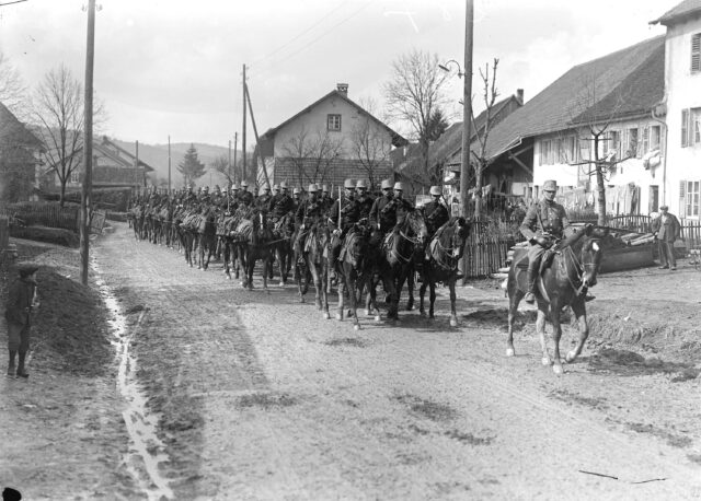 Kavallerie Mitrailleure auf dem Marsch