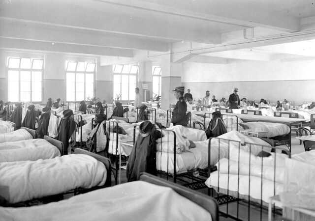 Der grosse Krankensaal der Etappensanitätsanstalt Zofingen