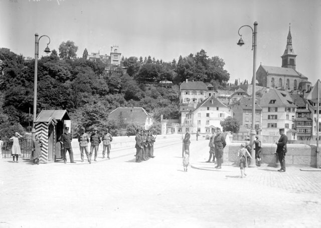 Grenzwachtposten auf der Rheinbrücke von Laufenburg