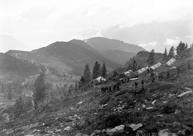 Gesamtübersicht über das alpine Biwak der Gebirgskompanie IV/88
