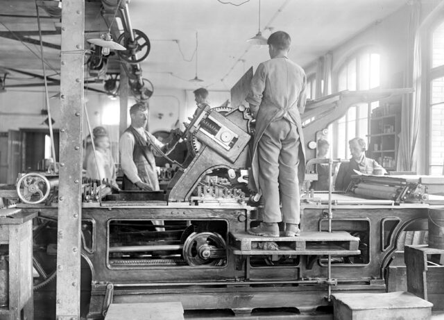 Maschine in der Blechwarenfabrik Hoffmann & Söhne in Thun