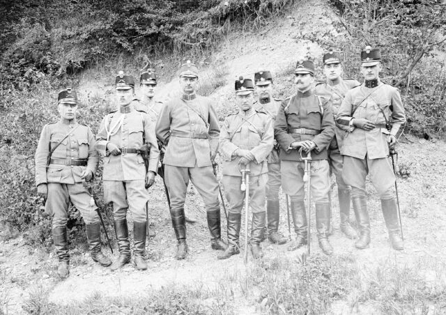 Gruppenbild von Offizieren (vermutlich Stab eines Inf Rgt)