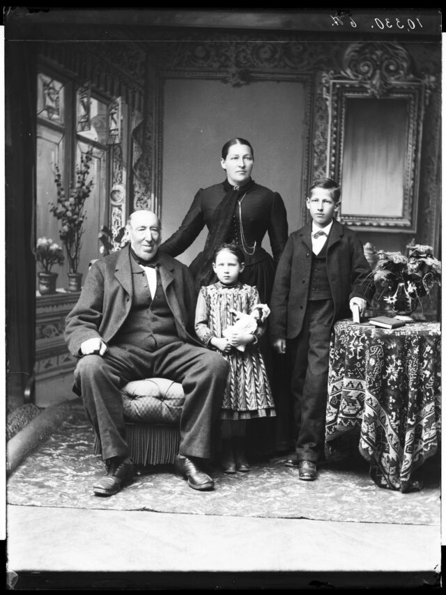 Reusser (Familie); Reusser, Ulrich (18??-1895) -- Interieur; Familie