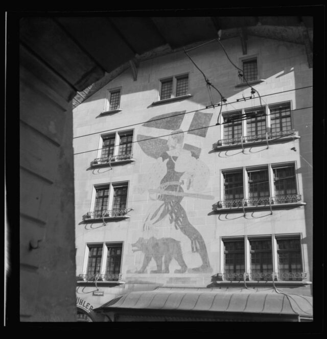 Bern: Fresko an der Wand von Hotelgasse 1