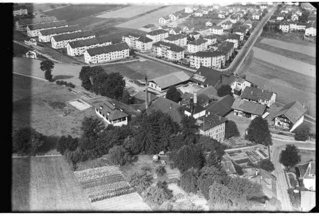 Liebefeld (Luftaufnahme), mit Brauerei Steinhölzli im Vordergrund