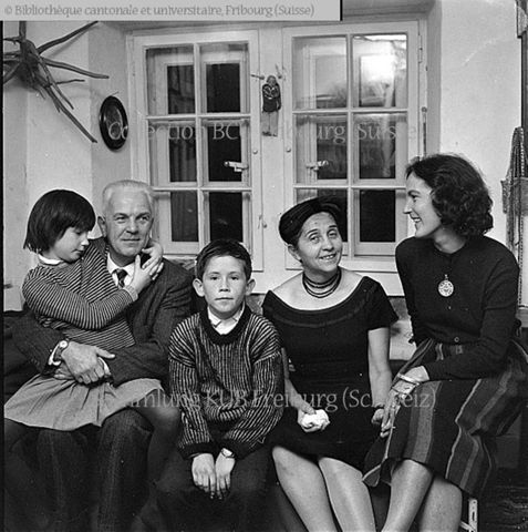 Famille Jacques Thévoz (Véronique, Laurent et Madeleine) avec l'oncle Victor (Blanc) et son épouse