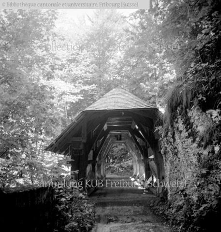 Gruyère, Montbovon: entrée de l'ancien pont couvert de Lessoc