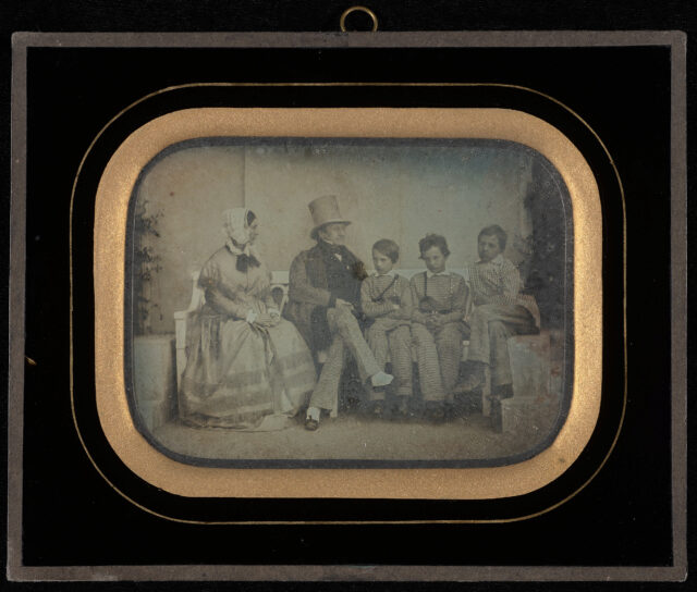 Jean-Gabriel et Anna Eynard avec leurs deux petits-fils et un de leurs amis à Beaulieu