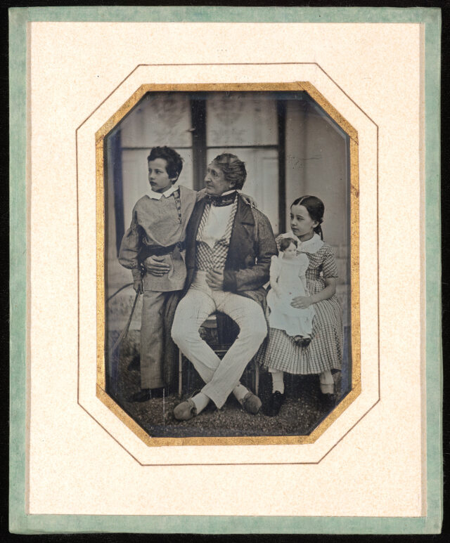 Jean-Gabriel Eynard avec ses petits-enfants Gabriel et Hilda Eynard à Beaulieu