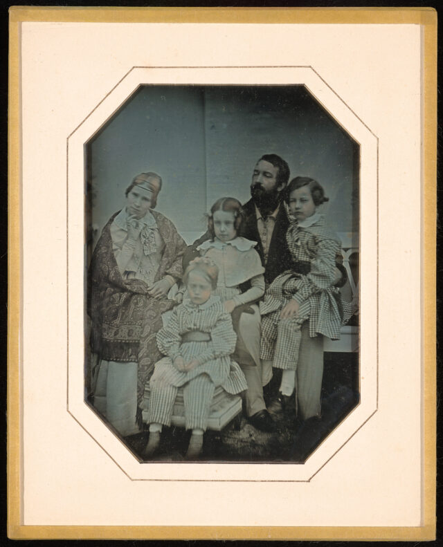Charles et Sophie Eynard avec leurs trois enfants à Beaulieu